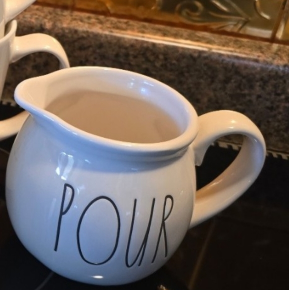 Rae Dunn Sugar and Creamer Set - Picture 4 of 4